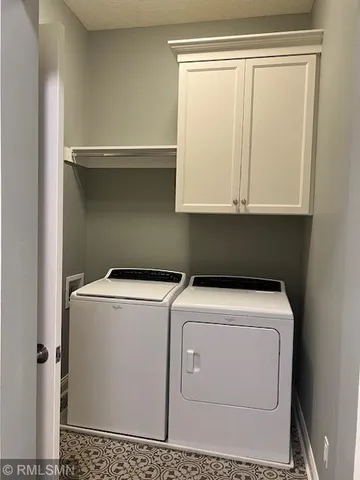 $675,000 | 5014 Dale Ridge Road, Woodbury, MN 55129