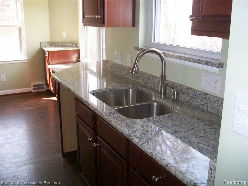 3593 Wakefield Road Berkley, MI 48072 - Photo 7 of 19 Kitchen