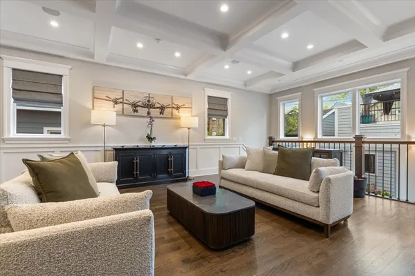$1,725,000 | 1924 West Farragut Avenue, Chicago, IL 60640