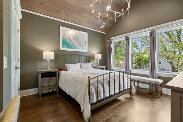 $1,725,000 | 1924 West Farragut Avenue, Chicago, IL 60640