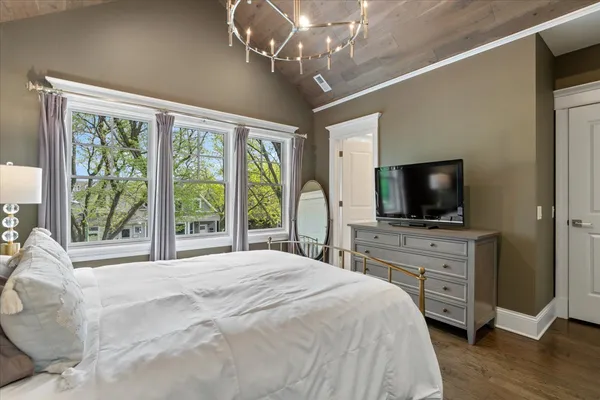 $1,725,000 | 1924 West Farragut Avenue, Chicago, IL 60640