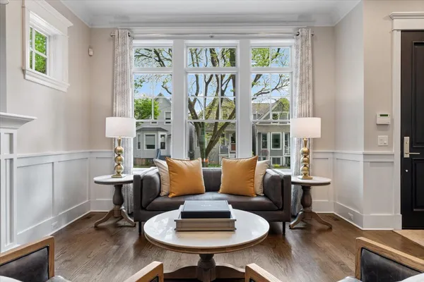 $1,725,000 | 1924 West Farragut Avenue, Chicago, IL 60640