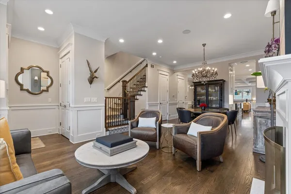 $1,725,000 | 1924 West Farragut Avenue, Chicago, IL 60640