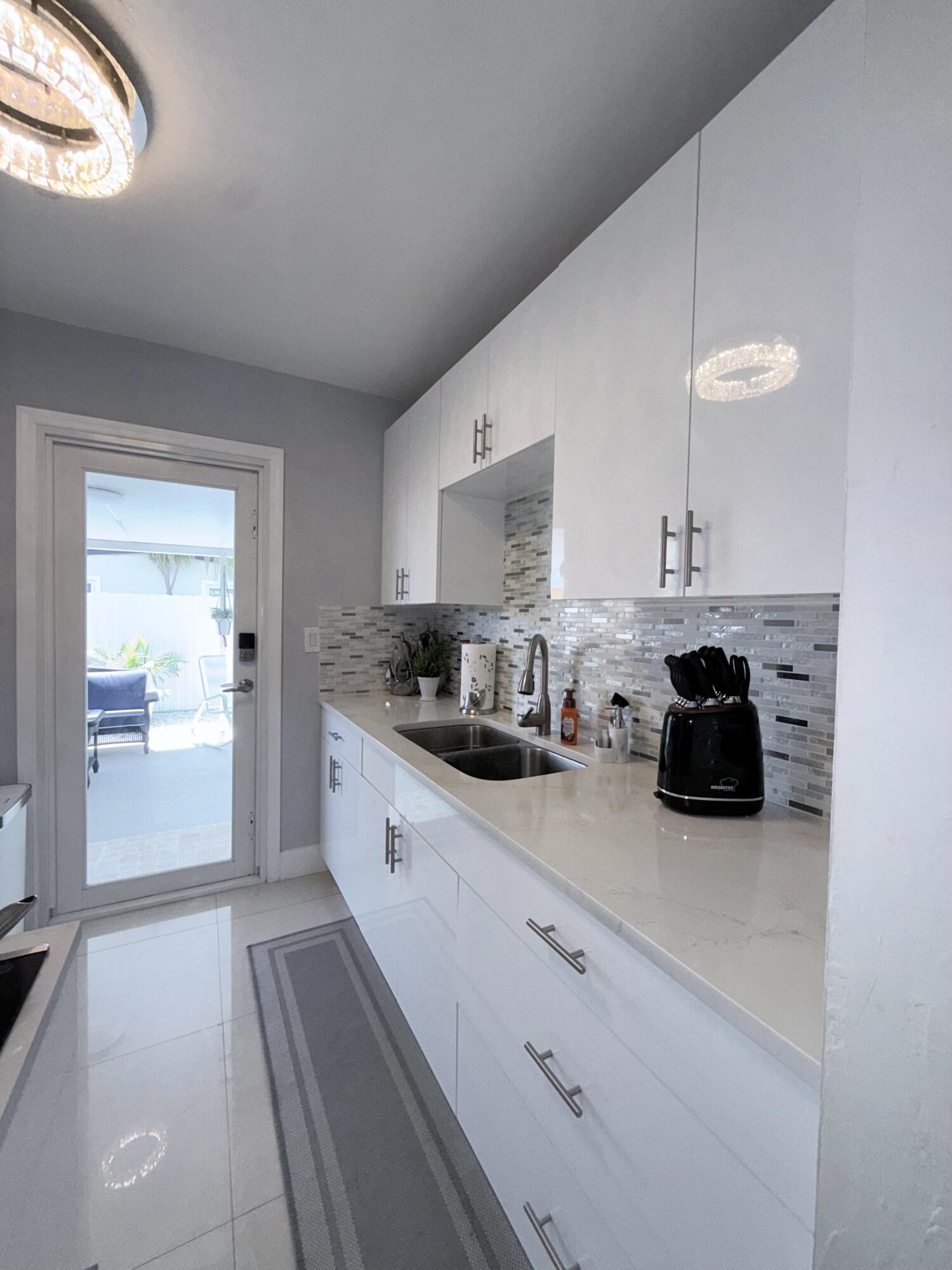 9235 Southwest 41st Street Miami, FL 33165 - Photo 37 of 63 IMG_7964