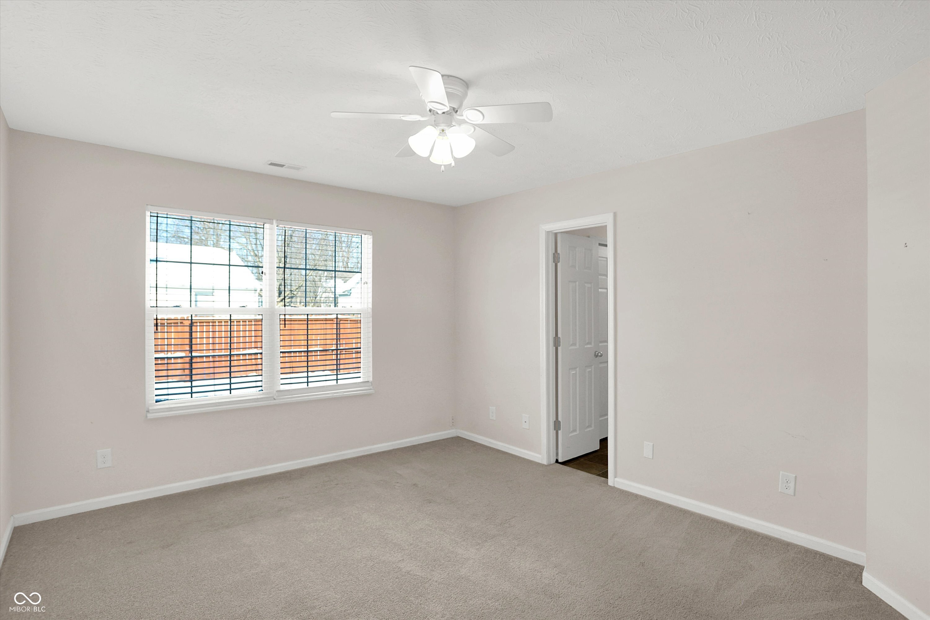 6726 Colleens Way Indianapolis, IN 46221 - Photo 4 of 36