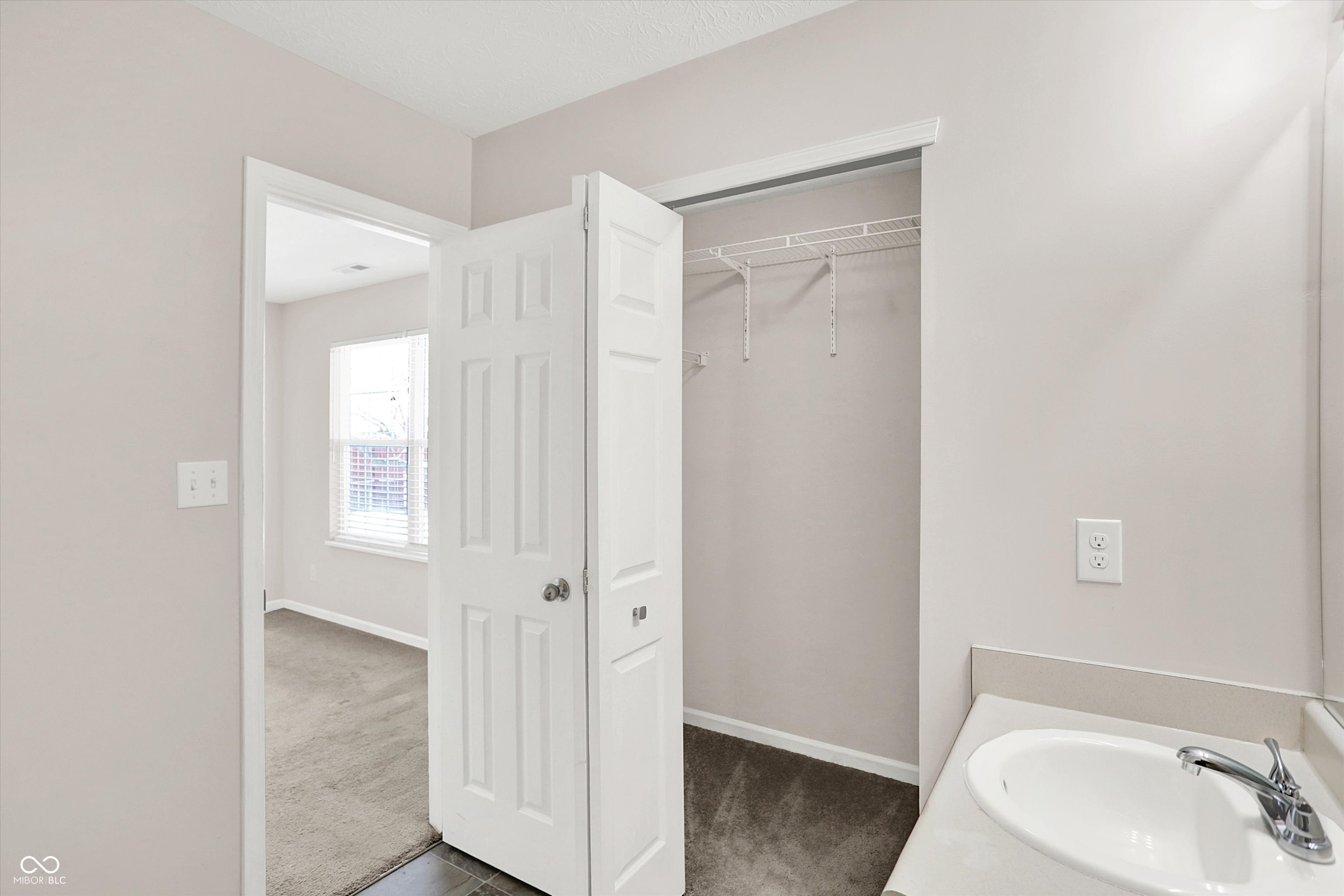 6726 Colleens Way Indianapolis, IN 46221 - Photo 5 of 36