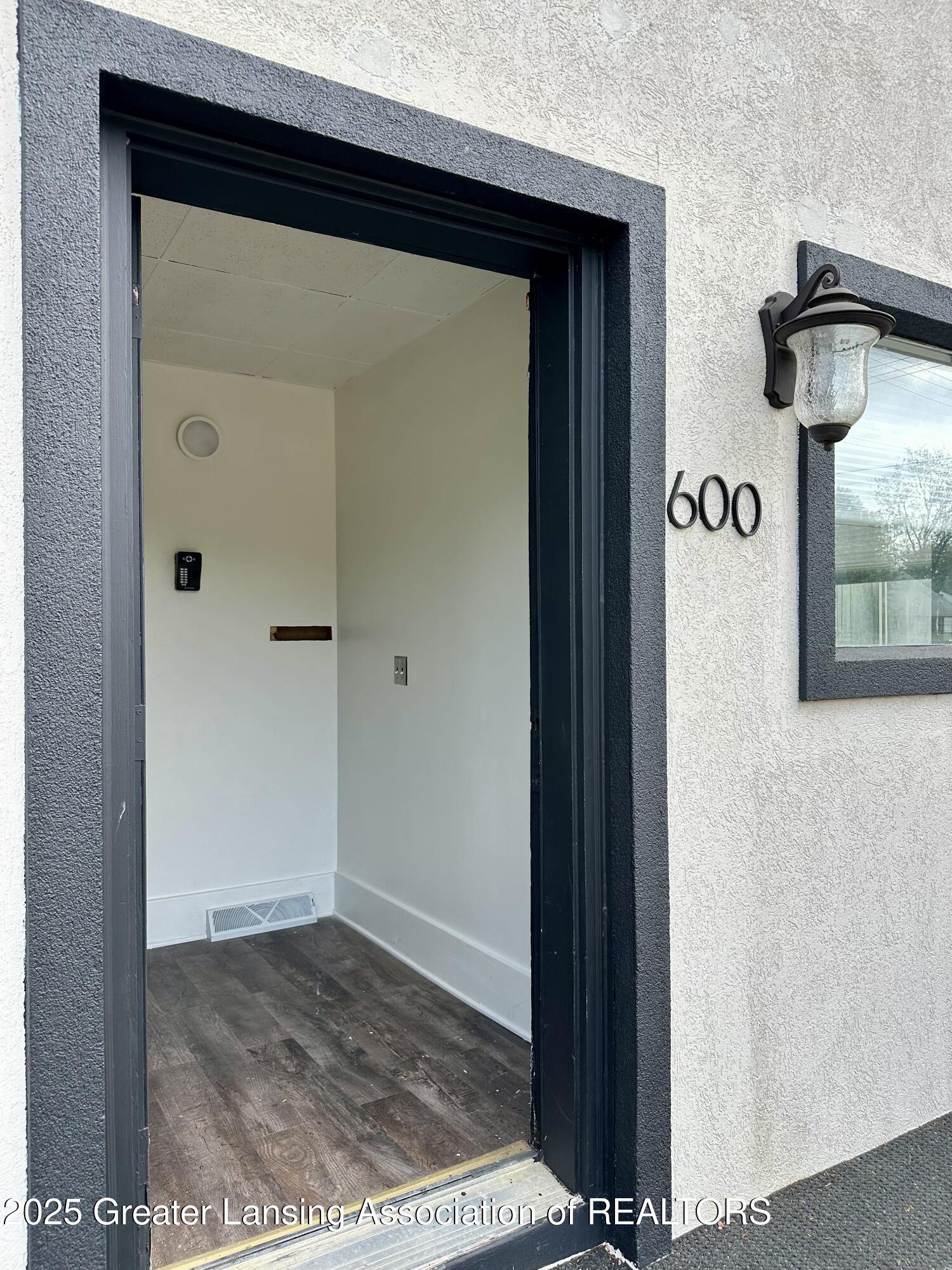 600 East Cavanaugh Road Lansing, MI 48910 - Photo 4 of 61 Front door