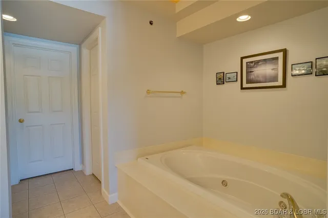 $393,000 | 68 Lighthouse Road, Unit 231, Lake Ozark, MO 65049