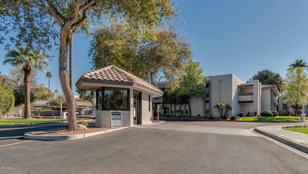 $1,995 | 5225 North 24th Street, Unit 105, Phoenix, AZ 85016
