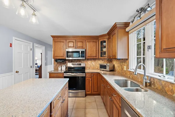 $750,000 | 108 Harvard Road, Stow, MA 01775