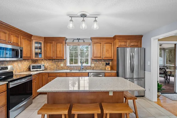 $750,000 | 108 Harvard Road, Stow, MA 01775