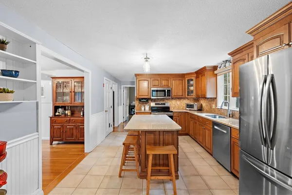 $750,000 | 108 Harvard Road, Stow, MA 01775