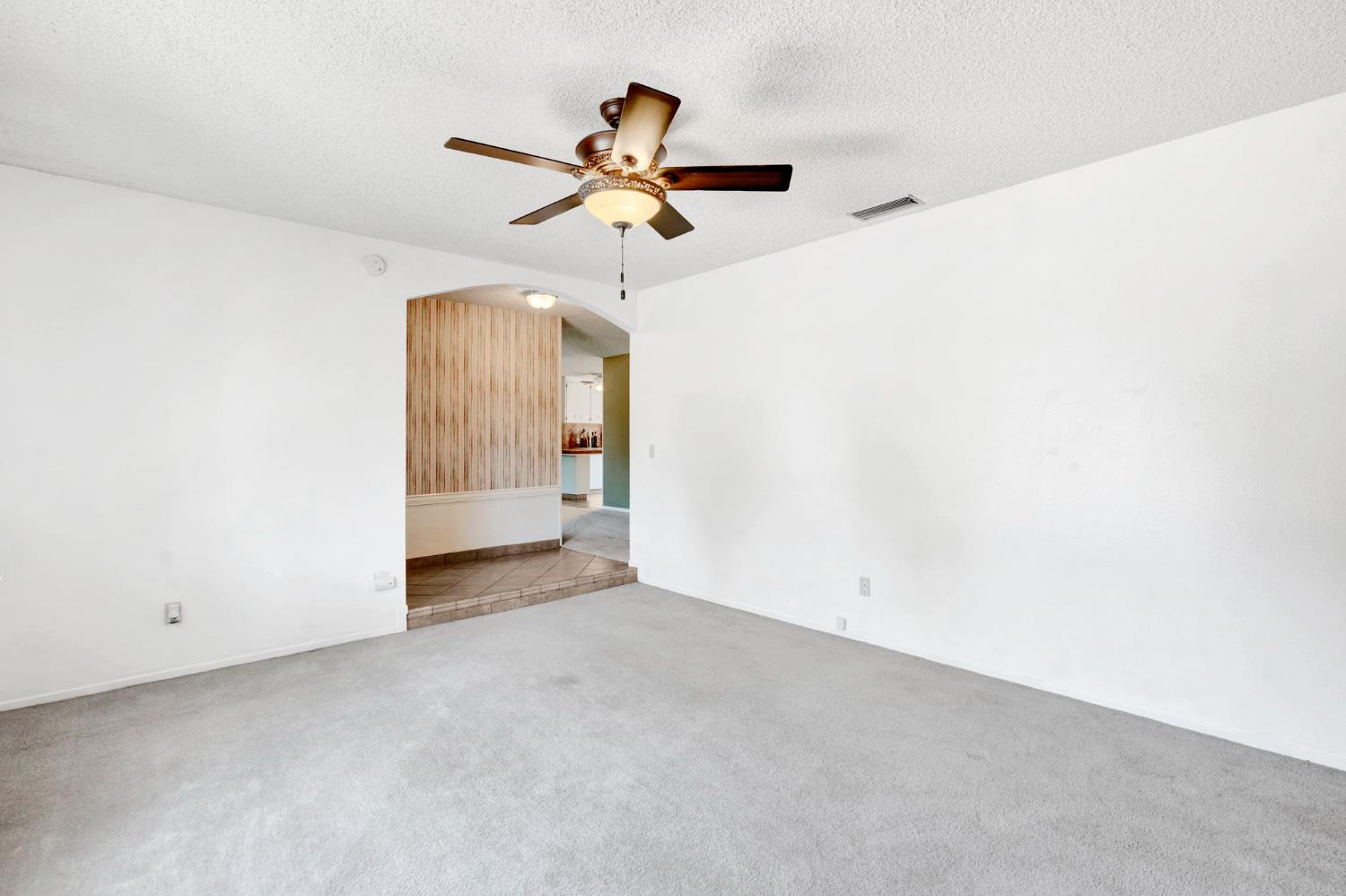 404 Fall Avenue Madera, CA 93637 - Photo 10 of 38 Gallery Image 10