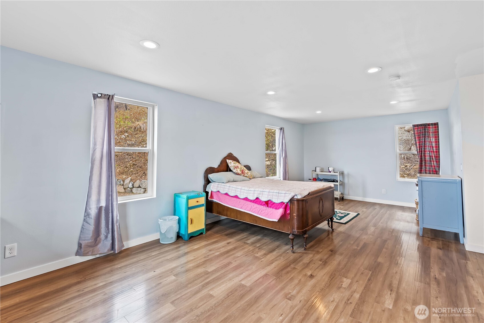 109 Granite Falls Road Chelan, WA 98816 - Photo 12 of 22 a bedroom with a bed and wooden floor