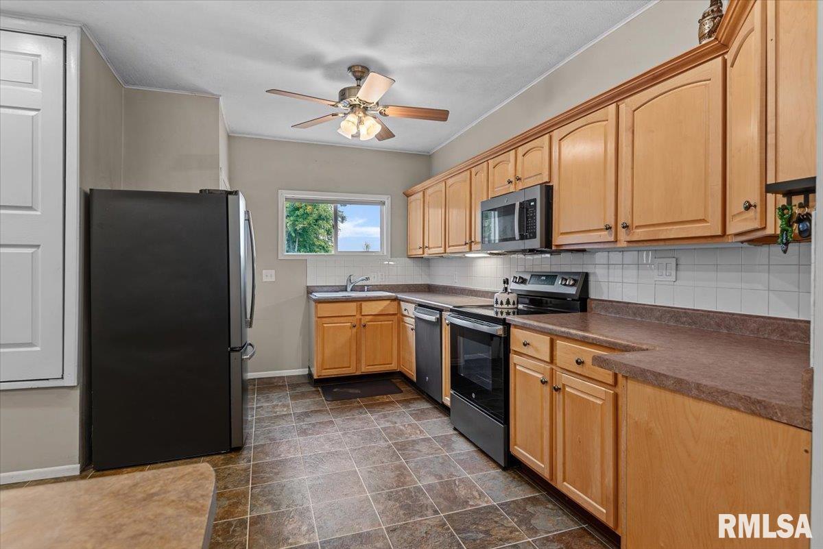 509 South Walnut Street Rochester, IL 62563 - Photo 11 of 31 Gallery Image 11