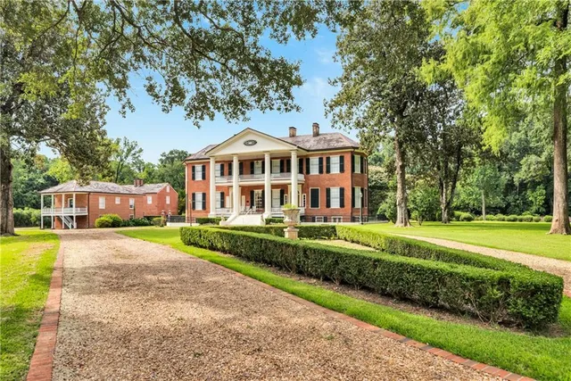 $2,985,000 | 201 Lower Woodville Road, Natchez, MS 39120