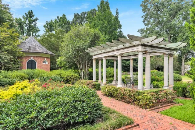 $2,985,000 | 201 Lower Woodville Road, Natchez, MS 39120