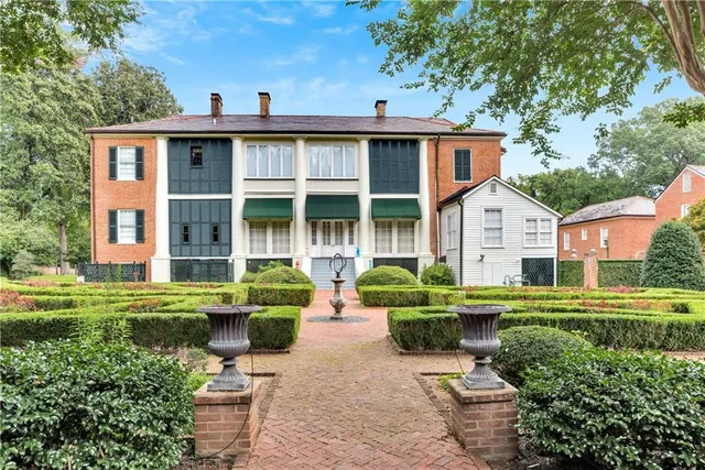 $2,985,000 | 201 Lower Woodville Road, Natchez, MS 39120
