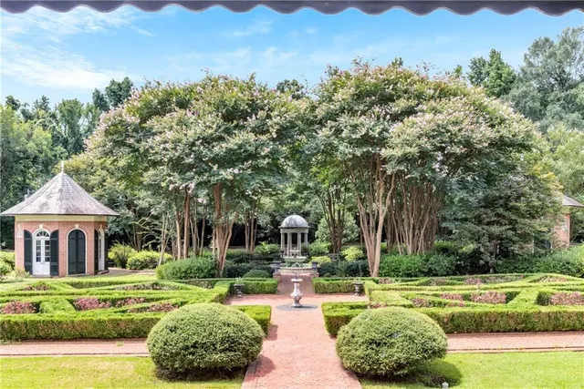$2,985,000 | 201 Lower Woodville Road, Natchez, MS 39120