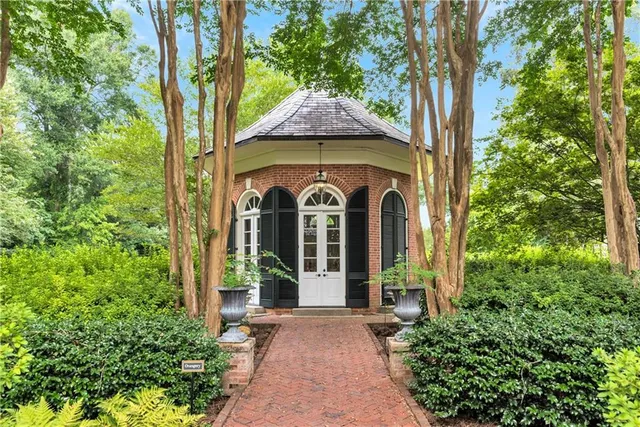 $2,985,000 | 201 Lower Woodville Road, Natchez, MS 39120