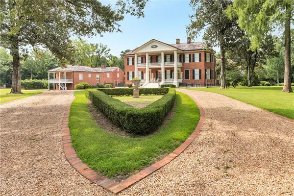 $2,985,000 | 201 Lower Woodville Road, Natchez, MS 39120