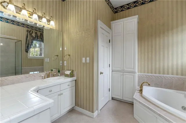 $2,985,000 | 201 Lower Woodville Road, Natchez, MS 39120