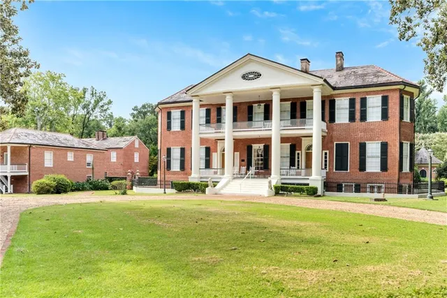 $2,985,000 | 201 Lower Woodville Road, Natchez, MS 39120