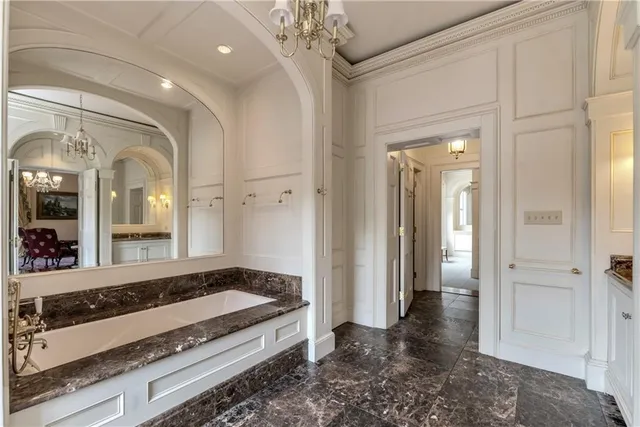 $2,985,000 | 201 Lower Woodville Road, Natchez, MS 39120