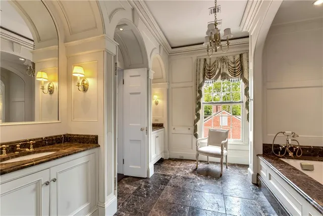 $2,985,000 | 201 Lower Woodville Road, Natchez, MS 39120