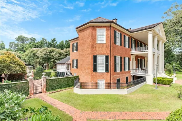 $2,985,000 | 201 Lower Woodville Road, Natchez, MS 39120