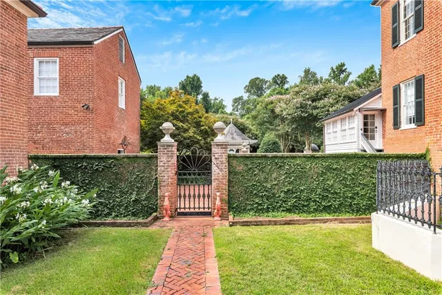 $2,985,000 | 201 Lower Woodville Road, Natchez, MS 39120