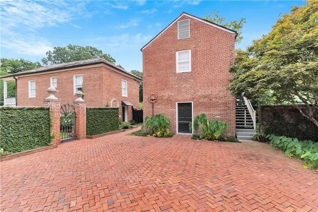 $2,985,000 | 201 Lower Woodville Road, Natchez, MS 39120