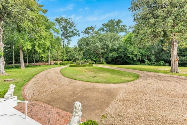 $2,985,000 | 201 Lower Woodville Road, Natchez, MS 39120