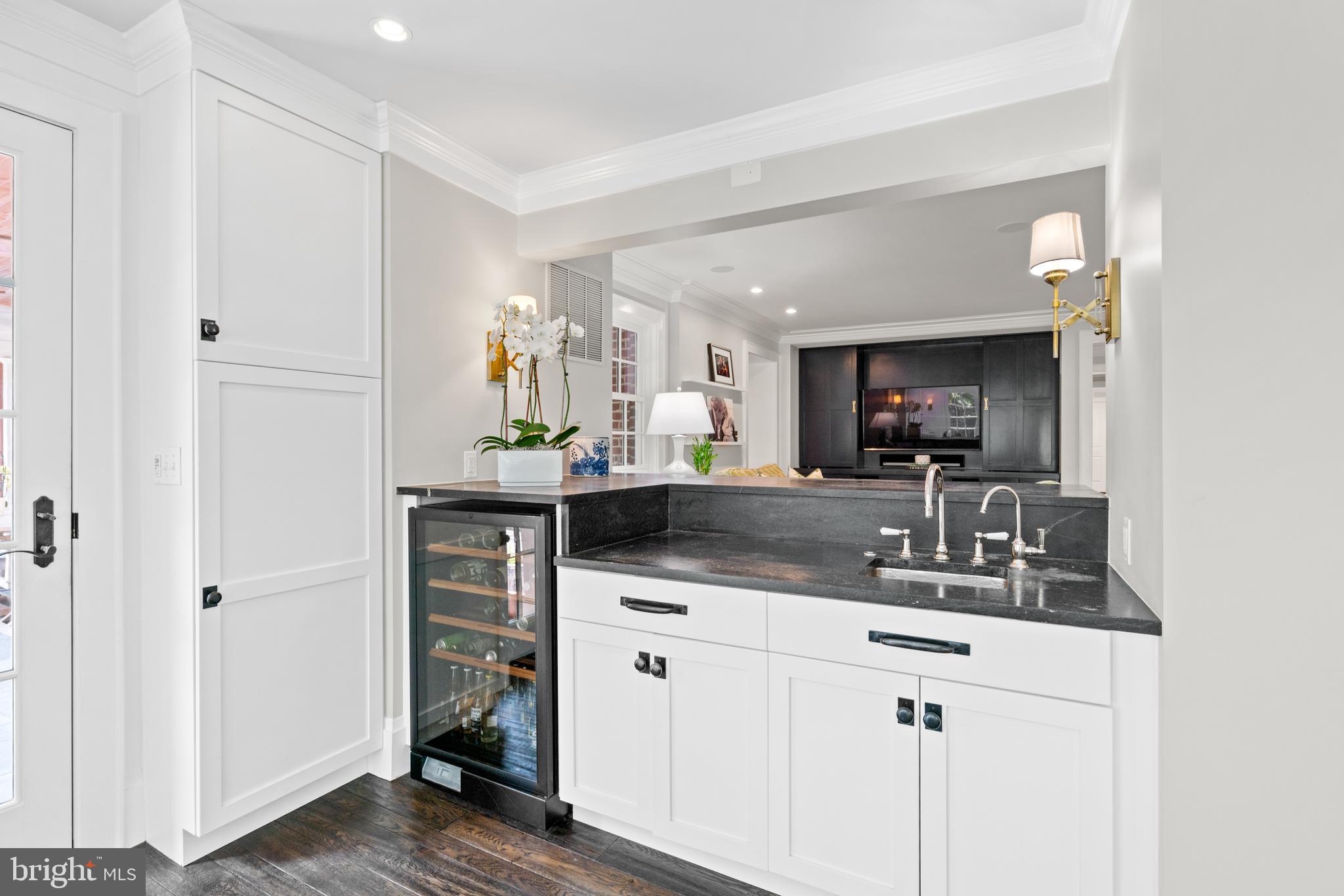 2601 Foxhall Road Northwest Washington, DC 20007 - Photo 13 of 38 Wet Bar