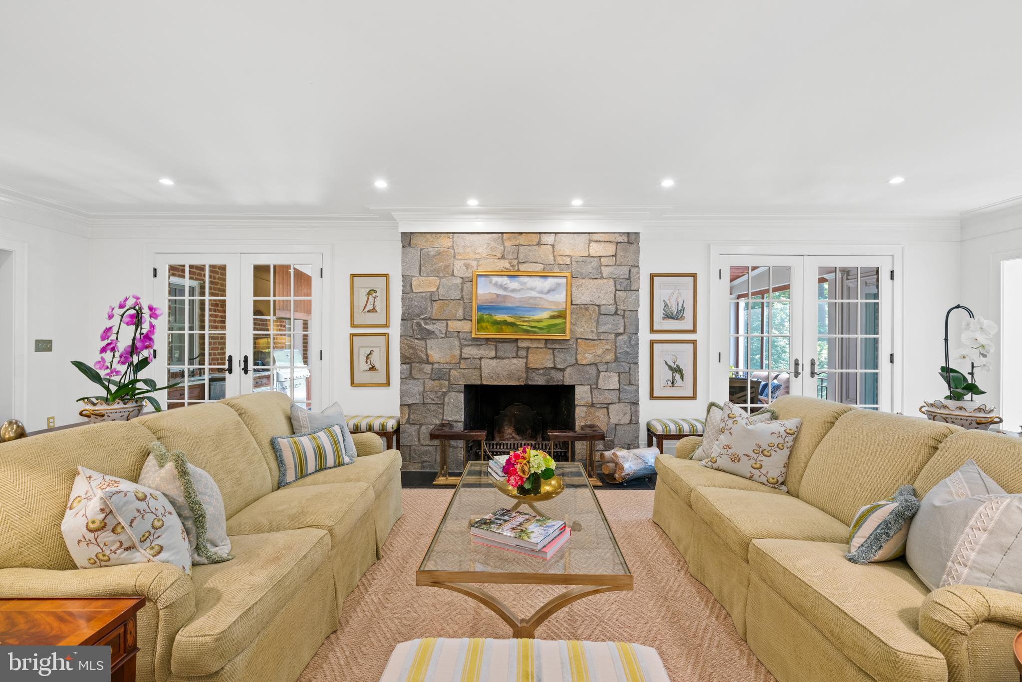 2601 Foxhall Road Northwest Washington, DC 20007 - Photo 6 of 38 Living Room