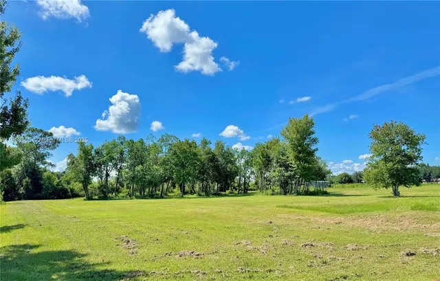 a view of empty room with garage