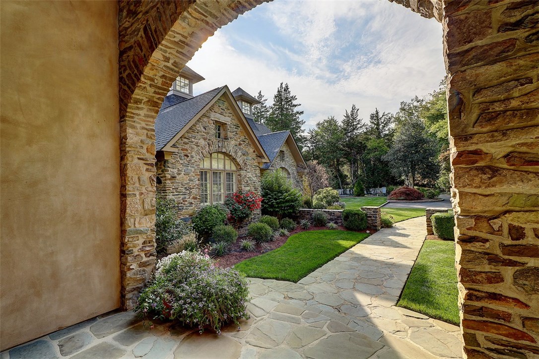 266 Rumstick Road Barrington, RI 02806 - Photo 4 of 10