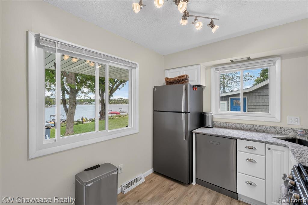 5854 Bullard Road Fenton, MI 48430 - Photo 13 of 47