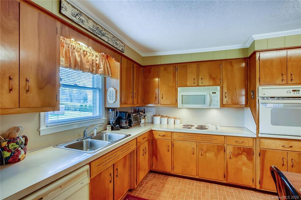 208 Lane Road Mount Holly, NC 28120 - Photo 6 of 28 Gallery Image 6