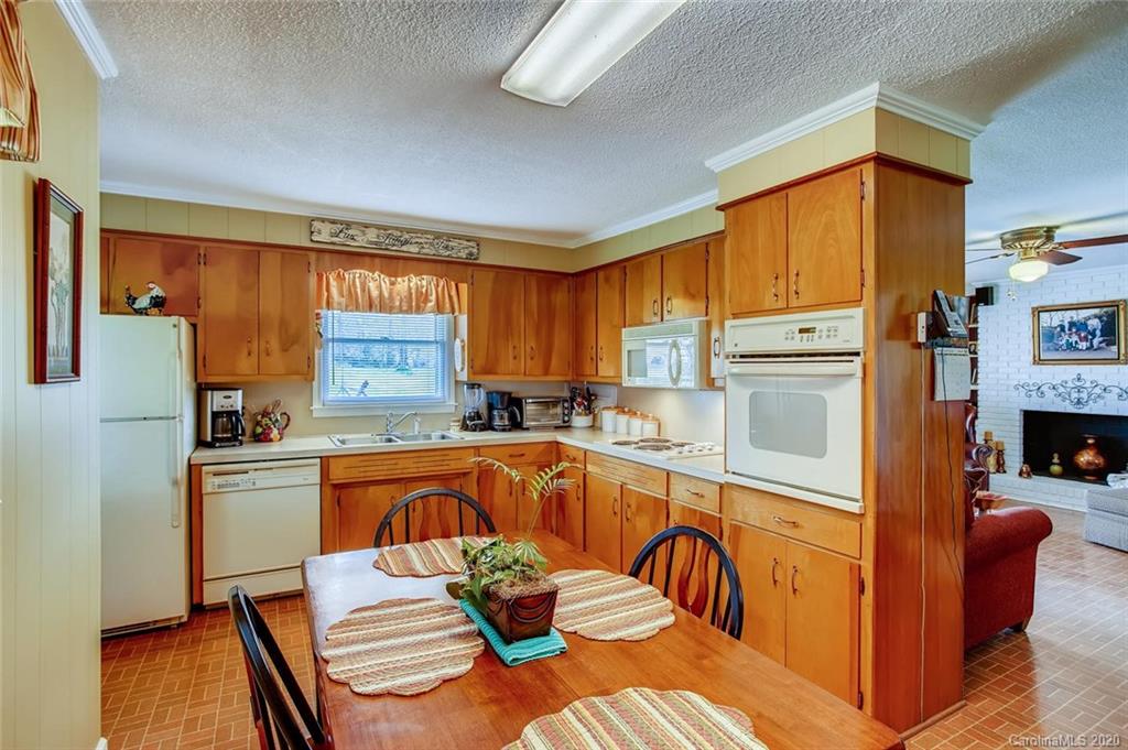 208 Lane Road Mount Holly, NC 28120 - Photo 7 of 28 Gallery Image 7