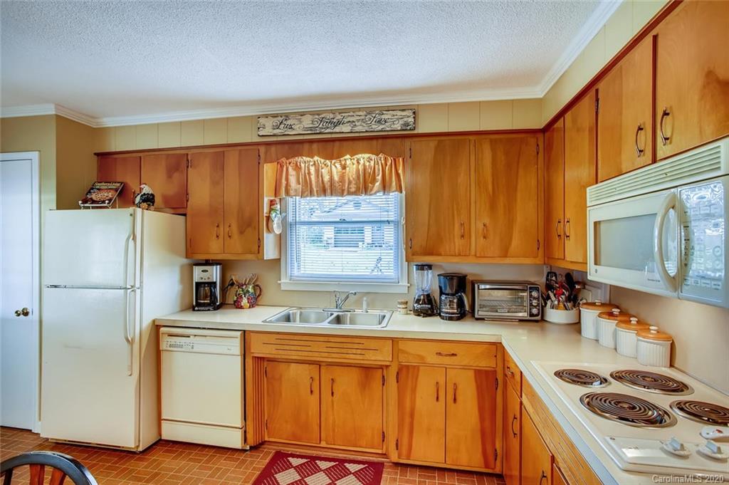 208 Lane Road Mount Holly, NC 28120 - Photo 9 of 28 Gallery Image 9