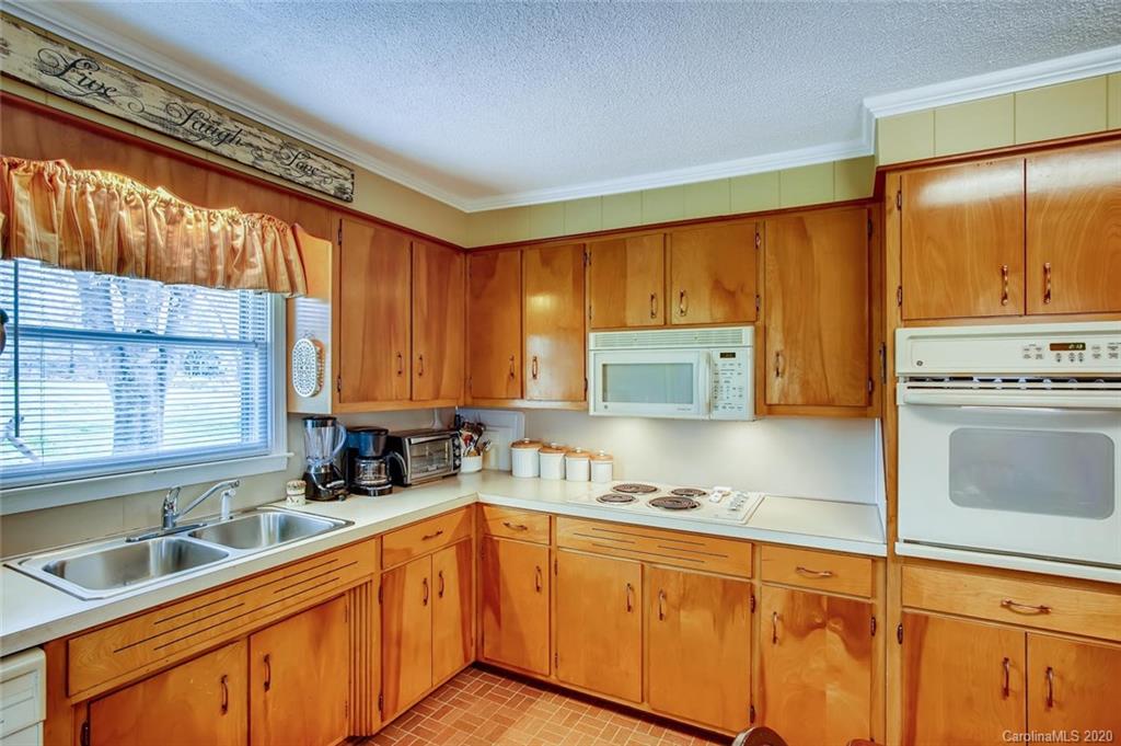208 Lane Road Mount Holly, NC 28120 - Photo 10 of 28 Gallery Image 10