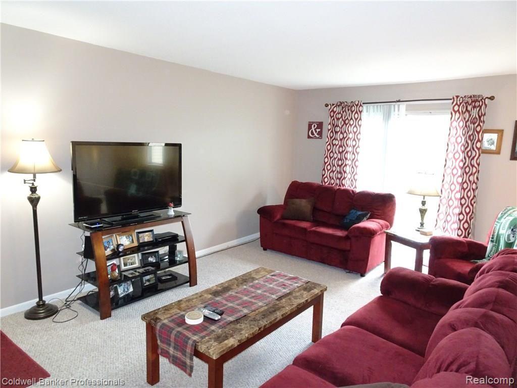5263 Highland Road, Unit 209 Waterford, MI 48327 - Photo 2 of 23 DSC02626.JPG