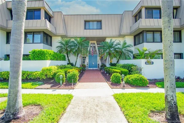 $275,000 | 1800 Southeast St Lucie Boulevard, Unit 12201, Stuart, FL 34996
