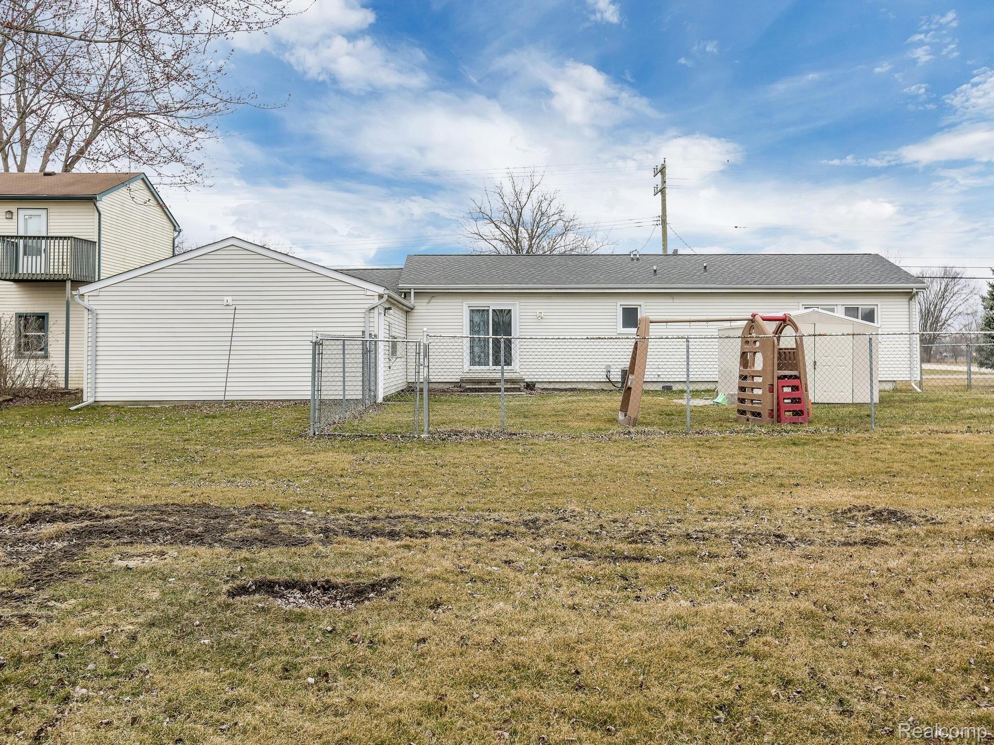 24145 Merriman Road New Boston, MI 48164 - Photo 19 of 23 24145 Merriman Rd Huron-016-016-24145 Merriman Road0017-MLS_Size.jpg