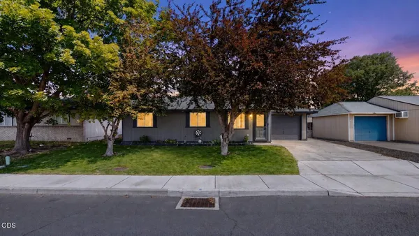 $399,900 | 1526 Southwest 33rd Street, Redmond, OR 97756