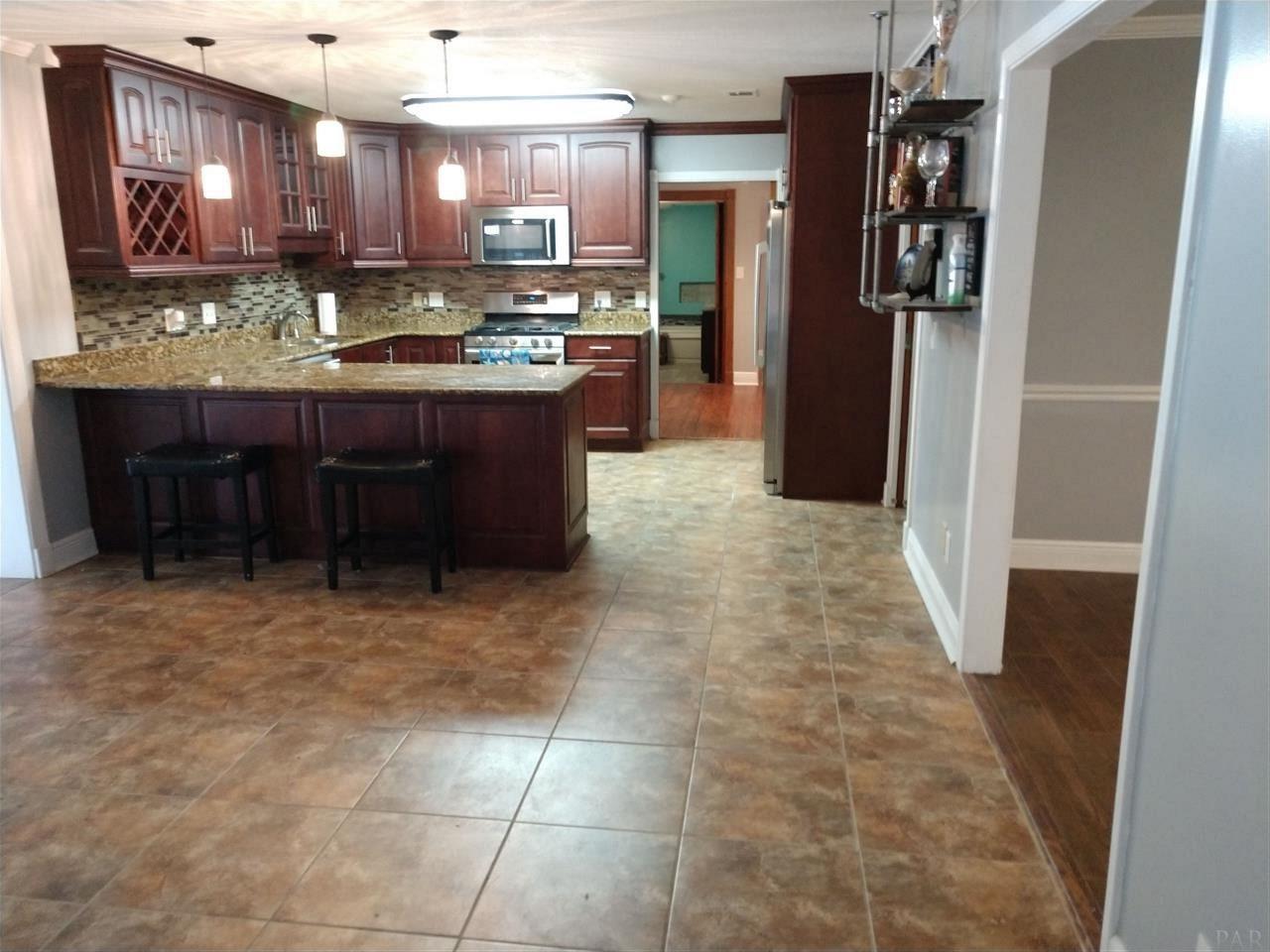 5735 Muldoon Road Pensacola, FL 32526 - Photo 4 of 29 Gallery Image 4