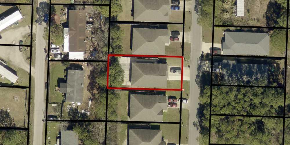 2269 Tom Street Navarre, FL 32566 - Photo 40 of 40 a bathroom with a shower