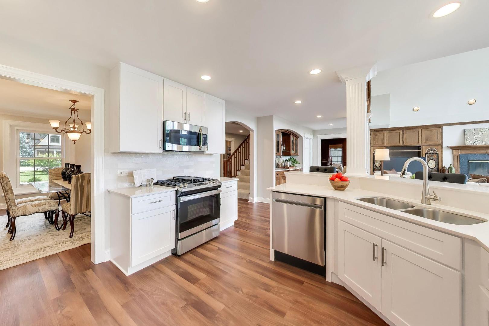 2074 Greenview Road Northbrook, IL 60062 - Photo 6 of 52 Gallery Image 6