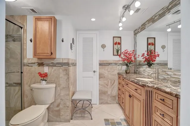 a house view with a outdoor space